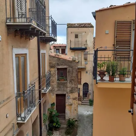 Casa Vicolo Urbano Pollina